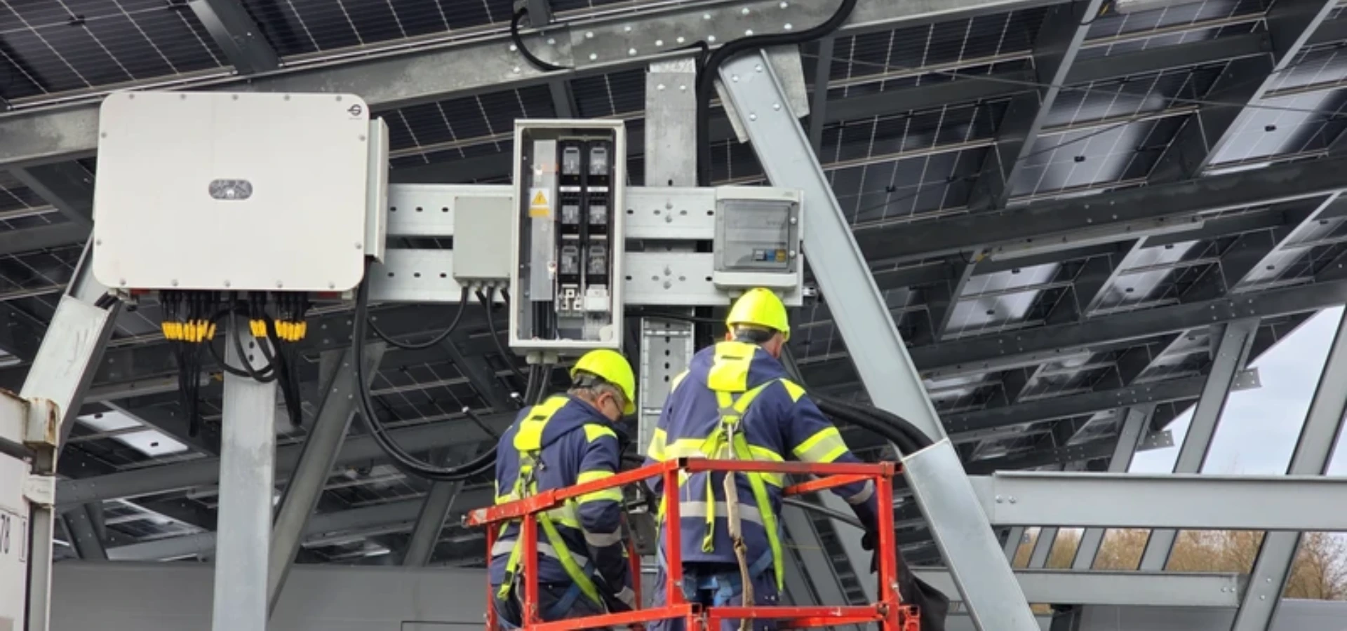 słupy wysokiego napięcia